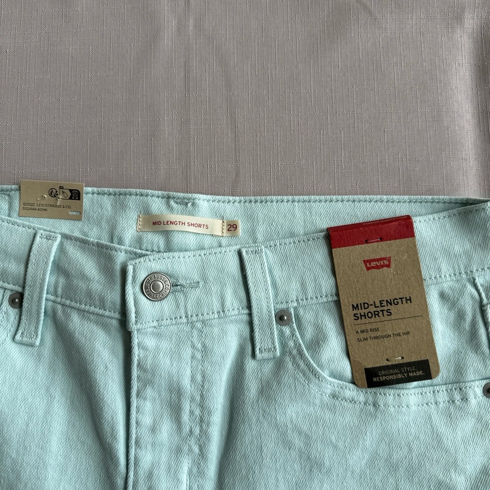 Levi's Women's Mid Length Shorts Mint Green Size 8/29W-NWT 49.00 - Picture 9 of 9